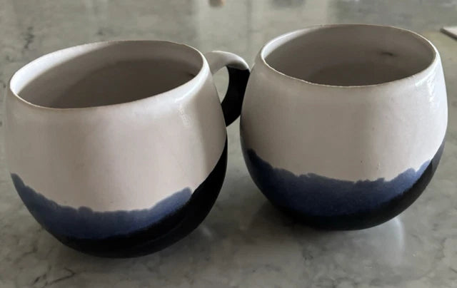 Olas Mug – 15.5 oz, Navy Blue Stoneware with Hand-Painted Mountain Design